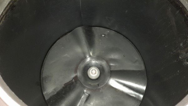 Rubberen schijf en wand voor de aardappelwasmachine De schijf en wand zijn voorzien van een dikke laag rubber voor het wassen van de aardappelen.