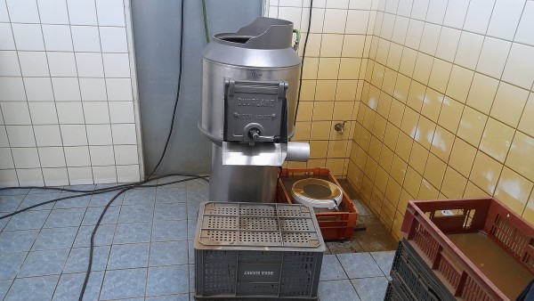 Aardappelwasser Duurland, capaciteit 25 kg Duurland aardappelwasmachine van 25 kilo inhoud van voorkant gezien.