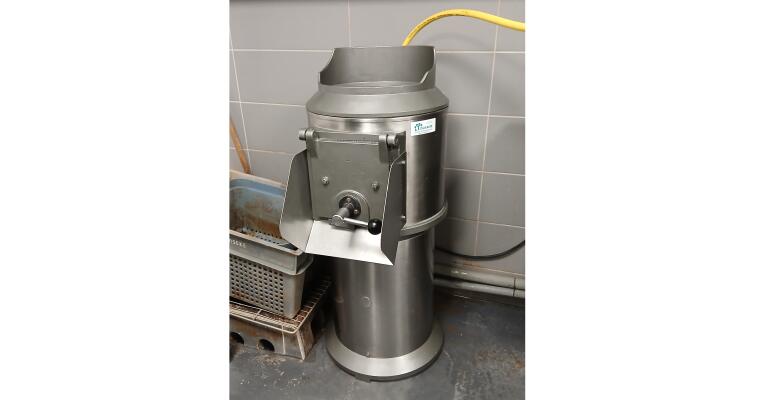 Aardappels schrapmachine Duurland K12 voor frietaardappelen (2) - Tolkamp snijkeukentechniek