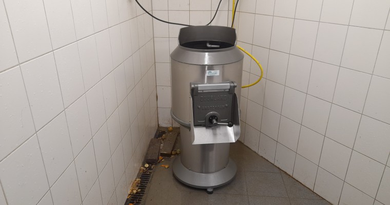 Frietaardappelen schrappen 1 - Tolkamp snijkeukentechniek