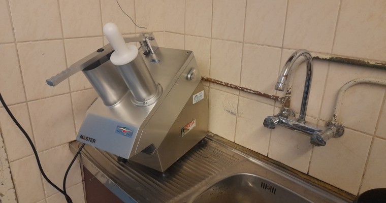 Groentesnijmachine op klein oppervlak - Tolkamp snijkeukentechniek