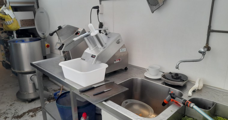 Machine voor het snijden van salades 1 - Tolkamp snijkeukentechniek
