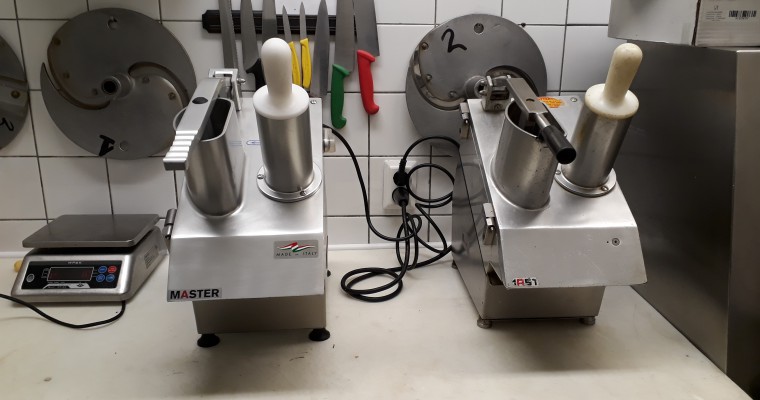 Nieuwe en oude rauwkostsnijder 2 v2 - Tolkamp snijkeukentechniek