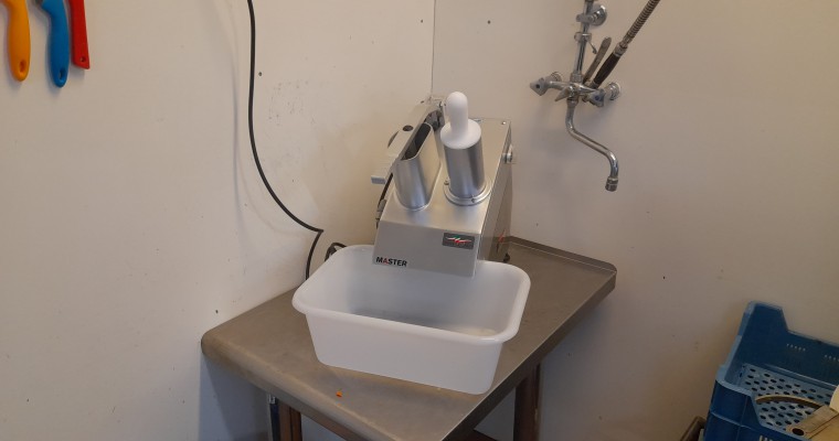 Snijmachine op tafel 1 - Tolkamp snijkeukentechniek