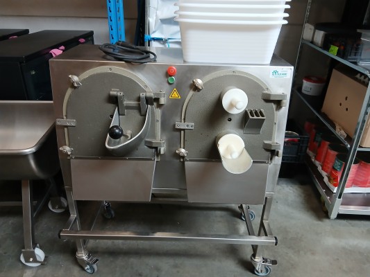 Eillert groentesnijmachine met 2 snij gedeelten op wielen