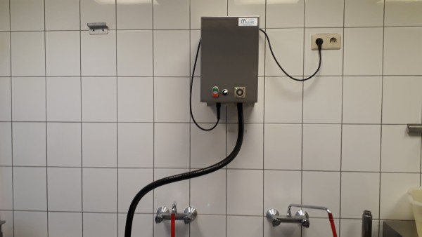 Groente wassen met lucht machine aan de muur