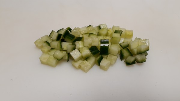 Blokjes van 8 mm gesneden met de Master groentesnijder